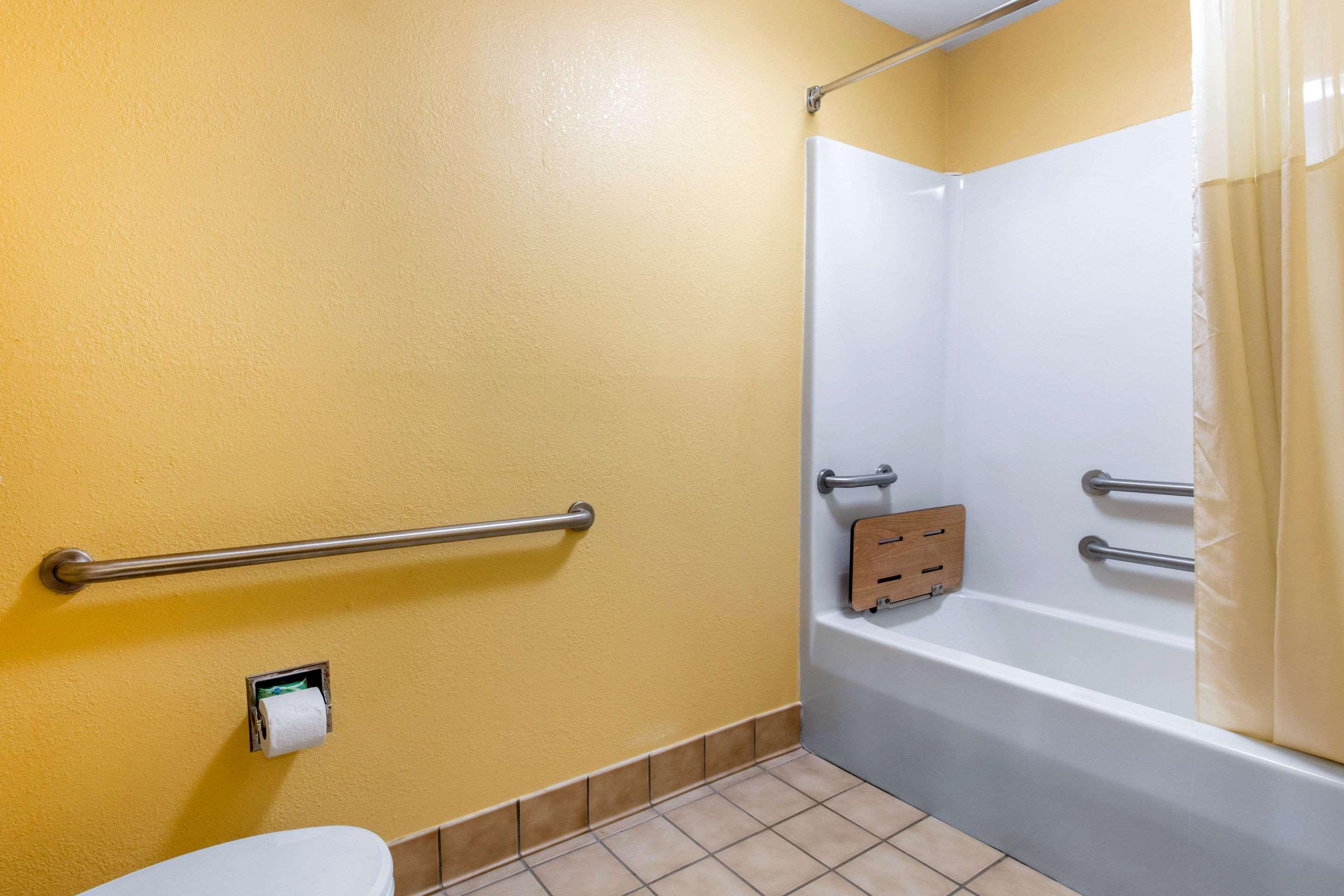 Quality Inn & Suites Montgomery East Carmichael Rd Zewnętrze zdjęcie