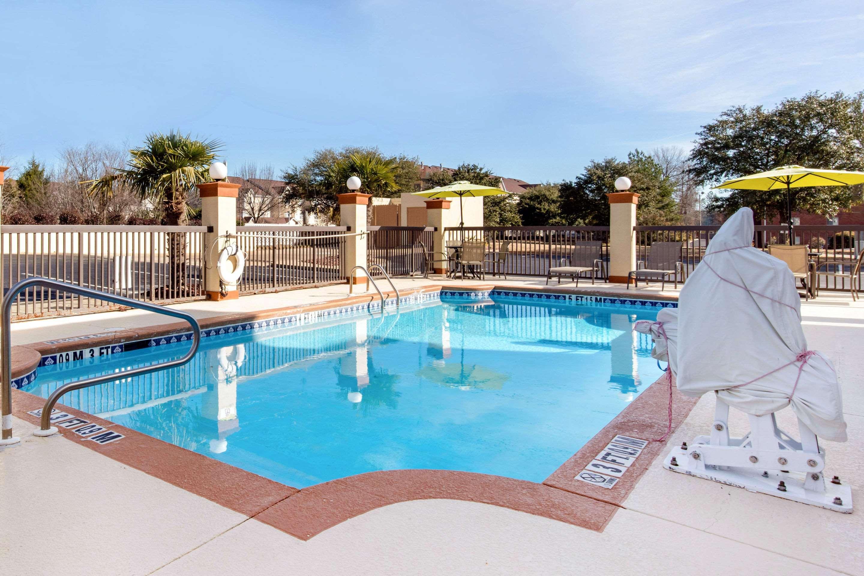 Quality Inn & Suites Montgomery East Carmichael Rd Zewnętrze zdjęcie